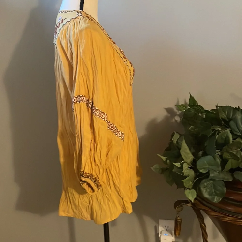 MAX STUDIO EMBROIDERY PEASANT STYLE BLOUSE. - Picture 6 of 9